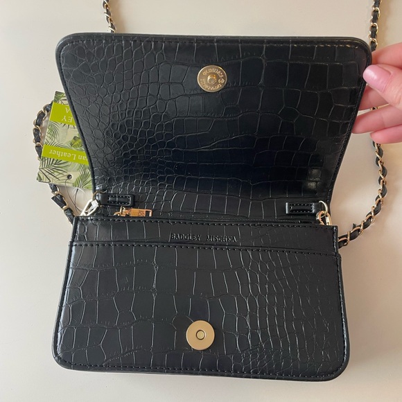 NWT BADGLEY MISCHKA Croco Crossbody with Logo Plate in Black - Picture 7 of 9